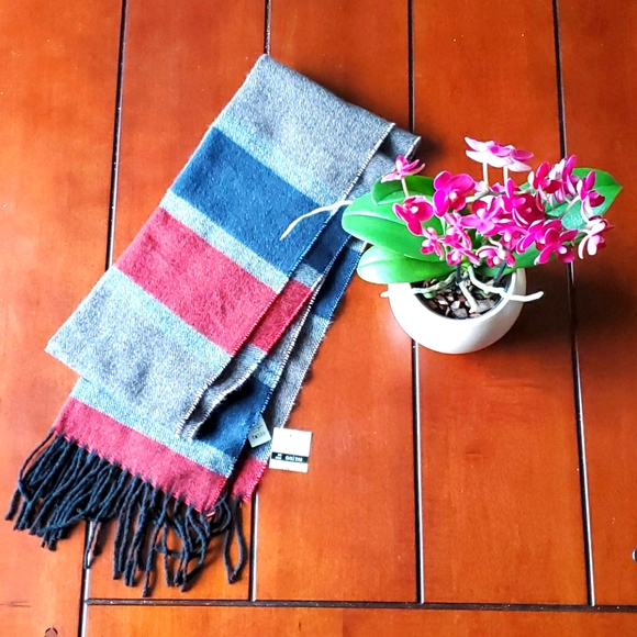 Donated 😃3 for 20😃 Children's Scarf - Picture 1 of 3